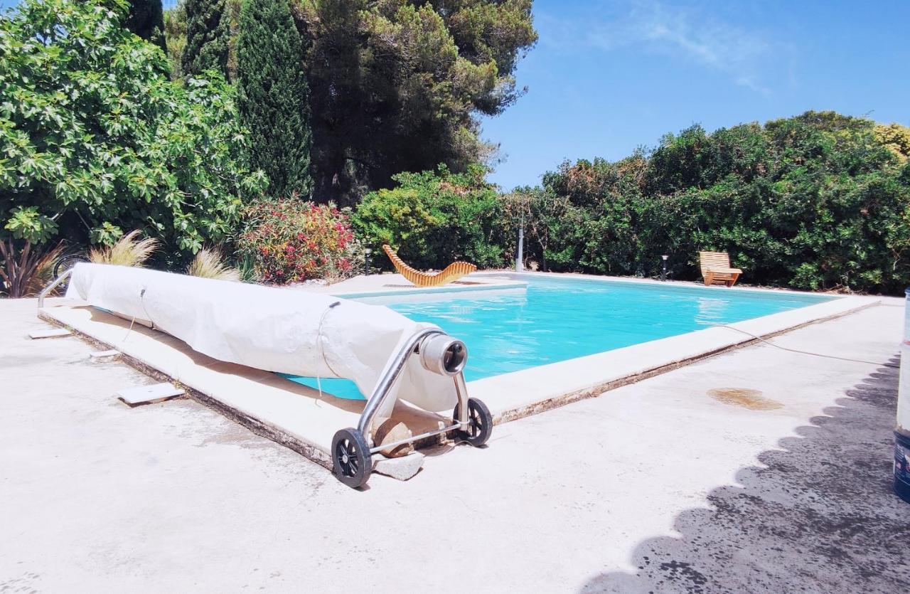 Offrez-Vous Un Sejour Dans Notre Studio T1 Bis A Entressen Une Grande Piscine Pour Se Rafraichir ,Un Espace De Jeux Pour Enfants Pour Des Heures De Divertissement Un Terrain De Petanque Pour Des Parties Endiablees 외부 사진